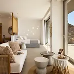 מלון דירות Orias Luxury 4*