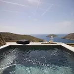 Orias Luxury מלון דירות 4*